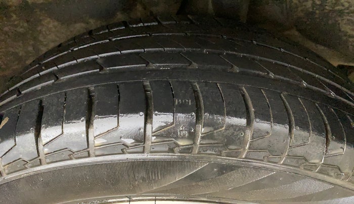 2016 Hyundai Creta SX PLUS AT 1.6 PETROL, CNG, Automatic, 71,230 km, Left Rear Tyre Tread