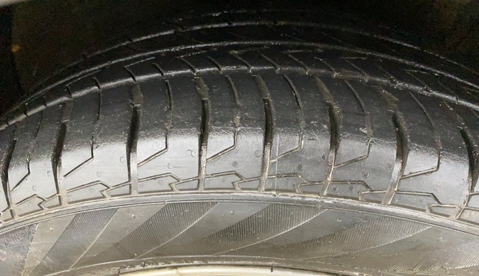 2016 Hyundai Creta SX PLUS AT 1.6 PETROL, CNG, Automatic, 71,230 km, Right Front Tyre Tread