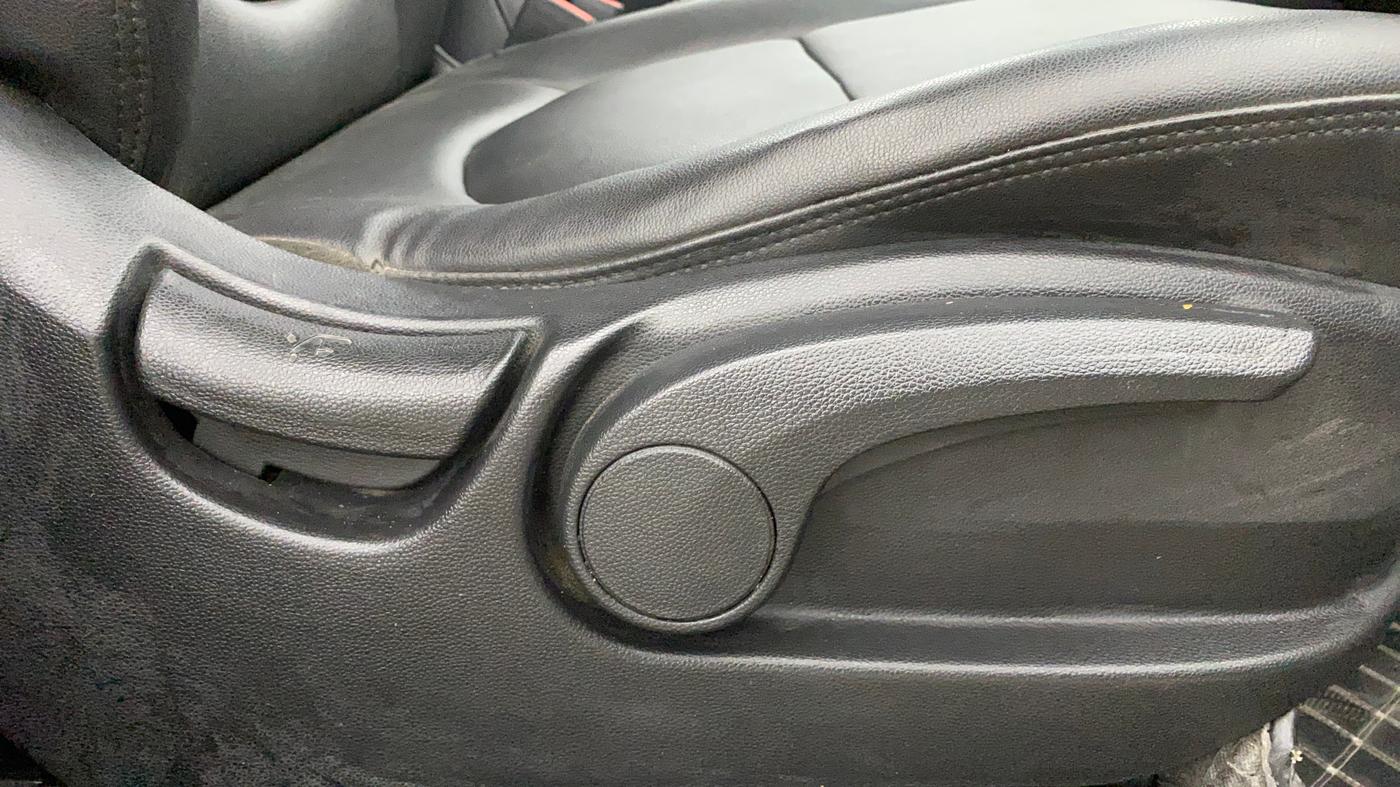2016 Hyundai Creta SX PLUS AT 1.6 PETROL, CNG, Automatic, 71,599 km, Driver Side Adjustment Panel