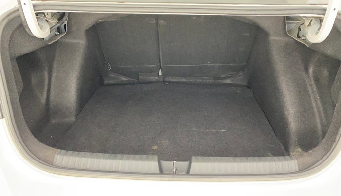 2023 Volkswagen VIRTUS HIGHLINE TSI 1.0 AT, Petrol, Automatic, 61,014 km, Boot Inside