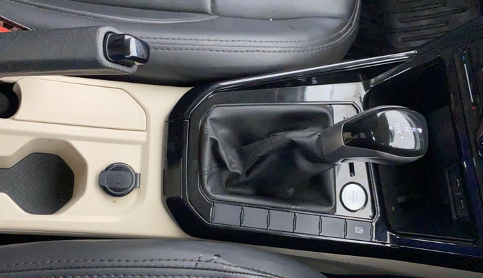 2023 Volkswagen VIRTUS HIGHLINE TSI 1.0 AT, Petrol, Automatic, 61,014 km, Gear Lever