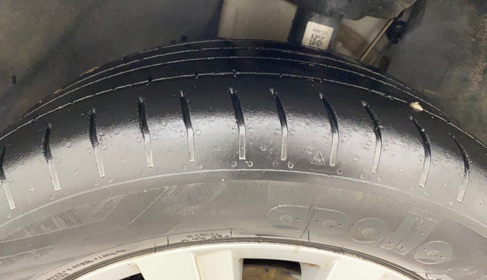 2023 Volkswagen VIRTUS HIGHLINE TSI 1.0 AT, Petrol, Automatic, 61,014 km, Left Front Tyre Tread