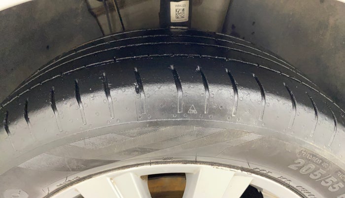 2023 Volkswagen VIRTUS HIGHLINE TSI 1.0 AT, Petrol, Automatic, 61,014 km, Right Front Tyre Tread