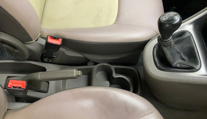 2016 Hyundai i10 MAGNA 1.2, Petrol, Manual, 12,300 km, Gear Lever