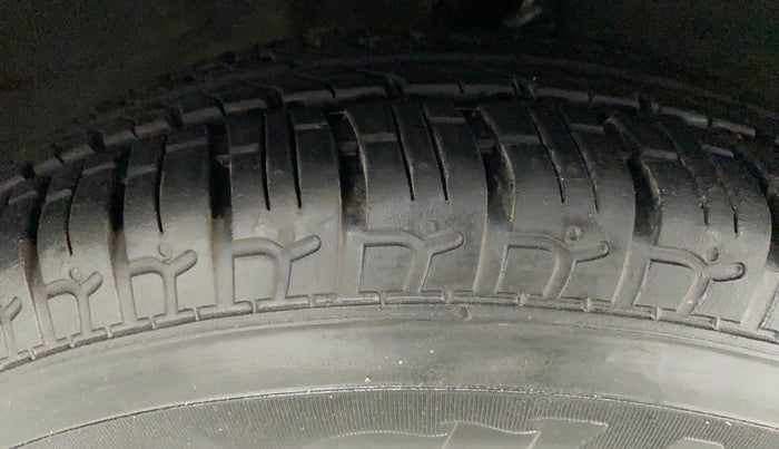 2016 Hyundai i10 MAGNA 1.2, Petrol, Manual, 12,300 km, Right Front Tyre Tread