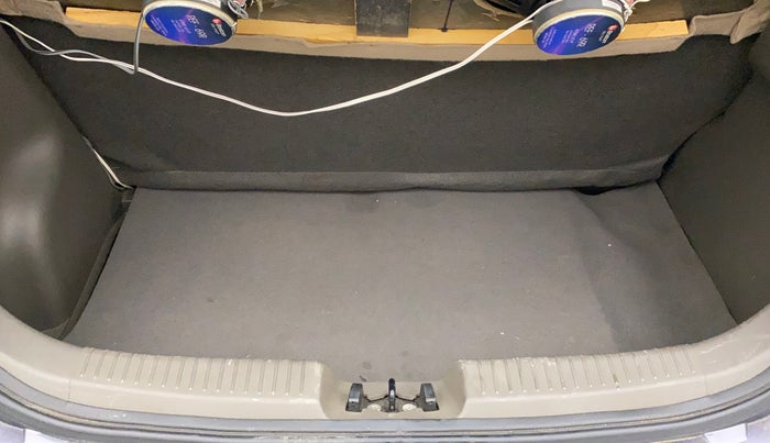 2016 Hyundai i10 MAGNA 1.2, Petrol, Manual, 12,300 km, Boot Inside