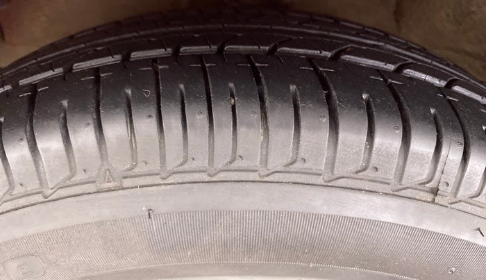 2012 Hyundai i10 MAGNA 1.2 KAPPA2, Petrol, Manual, 62,745 km, Left Front Tyre Tread