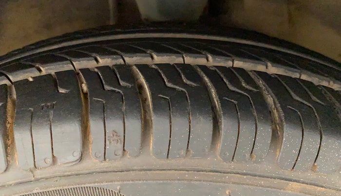 2012 Hyundai i10 SPORTZ 1.2 AT, Petrol, Automatic, 60,572 km, Left Front Tyre Tread