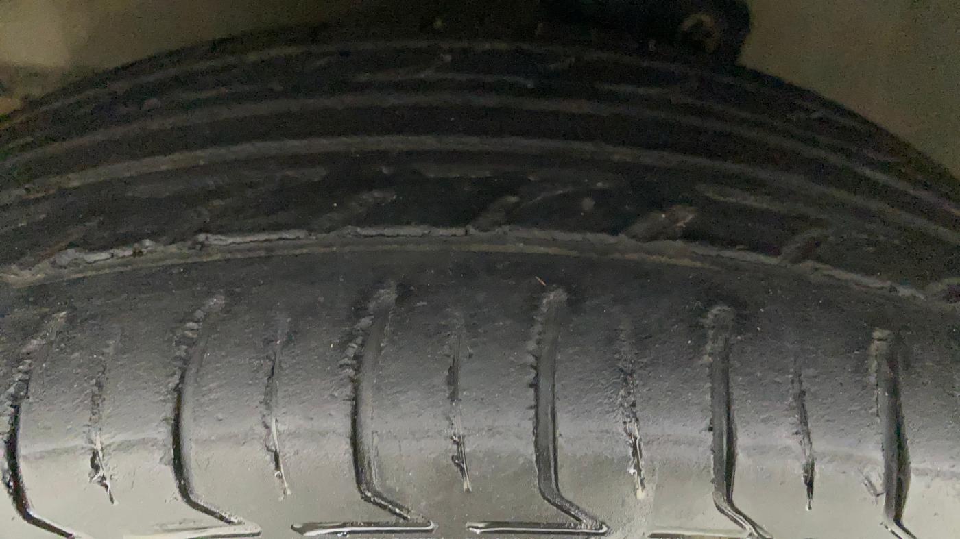 2015 Maruti Celerio ZXI, Petrol, Manual, 1,09,257 km, Left Front Tyre Tread