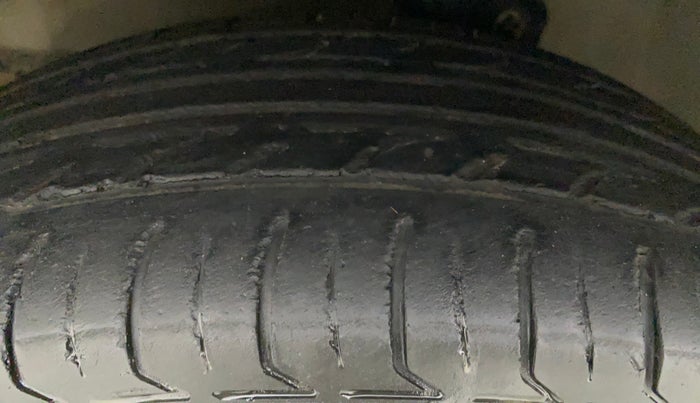 2015 Maruti Celerio ZXI, Petrol, Manual, 1,09,257 km, Left Front Tyre Tread