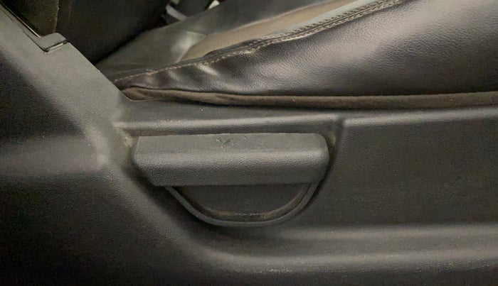 2012 Hyundai i20 MAGNA (O) 1.4 CRDI, Diesel, Manual, 51,385 km, Driver Side Adjustment Panel