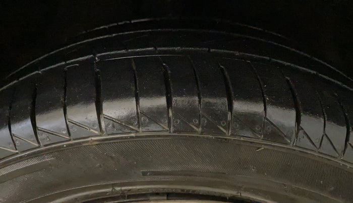 2012 Hyundai i20 MAGNA (O) 1.4 CRDI, Diesel, Manual, 51,385 km, Right Front Tyre Tread