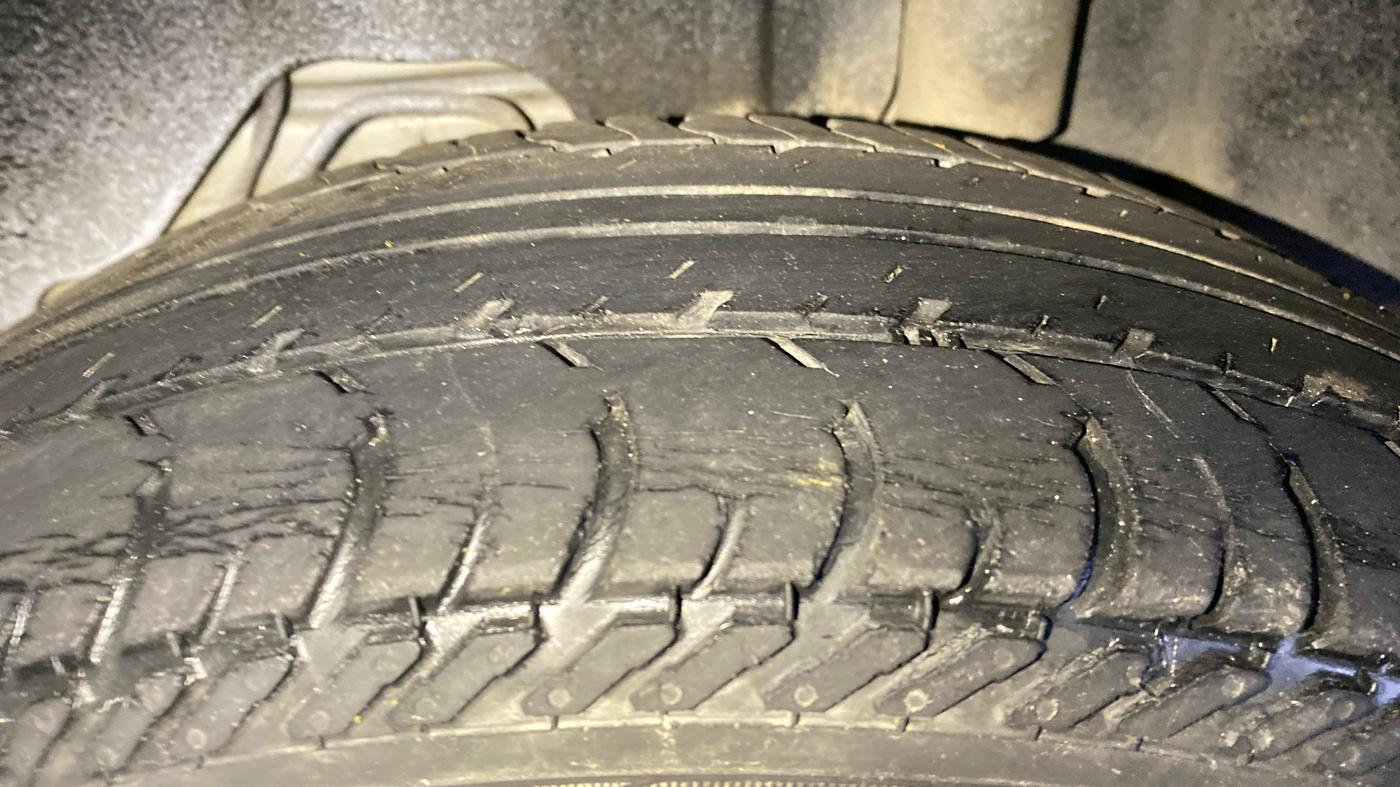 2017 Ford New Figo TITANIUM 1.2 PETROL MT, Petrol, Manual, 34,711 km, Left Rear Tyre Tread