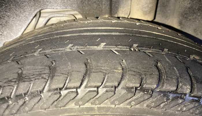 2017 Ford New Figo TITANIUM 1.2 PETROL MT, Petrol, Manual, 34,711 km, Left Rear Tyre Tread
