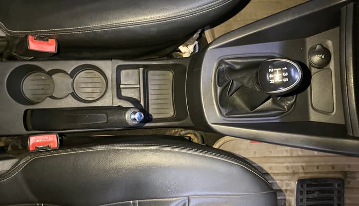 2017 Ford New Figo TITANIUM 1.2 PETROL MT, Petrol, Manual, 34,711 km, Gear Lever