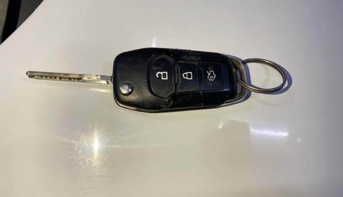 2017 Ford New Figo TITANIUM 1.2 PETROL MT, Petrol, Manual, 34,711 km, Key Close Up