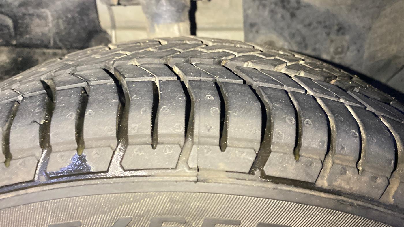 2017 Ford New Figo TITANIUM 1.2 PETROL MT, Petrol, Manual, 34,711 km, Right Front Tyre Tread