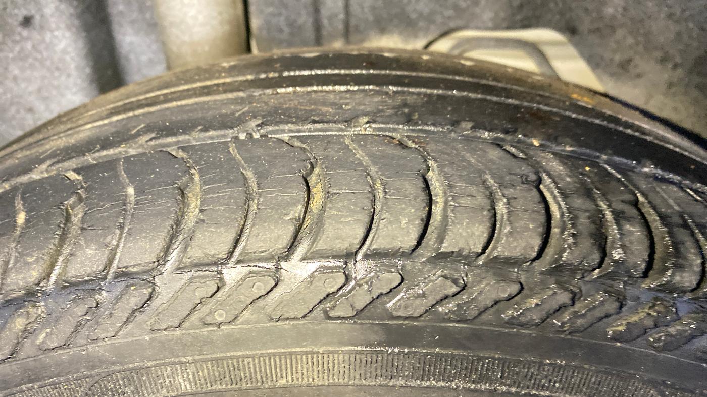 2017 Ford New Figo TITANIUM 1.2 PETROL MT, Petrol, Manual, 34,711 km, Right Rear Tyre Tread