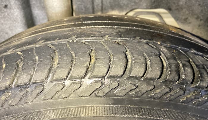 2017 Ford New Figo TITANIUM 1.2 PETROL MT, Petrol, Manual, 34,711 km, Right Rear Tyre Tread