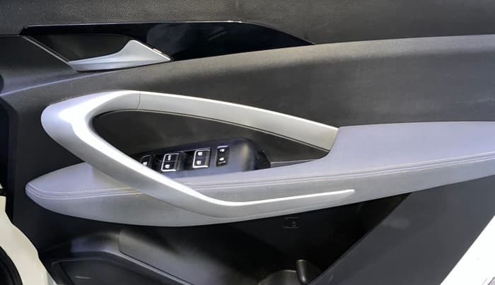 2021 MG HECTOR SUPER 1.5 PETROL, Petrol, Manual, 62,942 km, Driver Side Door Panels Control