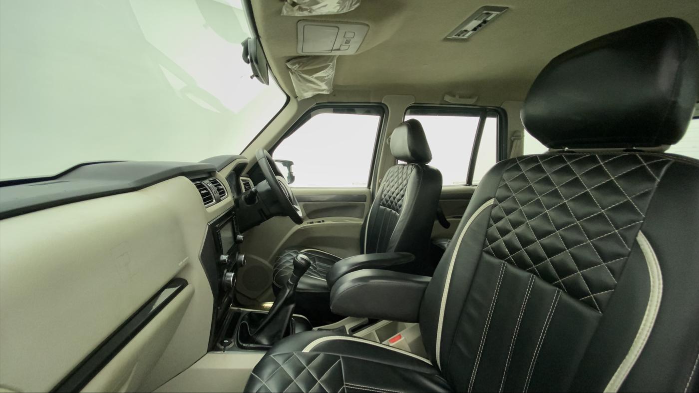 2019 Mahindra Scorpio S9, Diesel, Manual, 74,575 km, Right Side Front Door Cabin