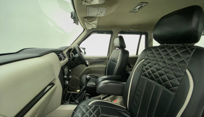 2019 Mahindra Scorpio S9, Diesel, Manual, 74,575 km, Right Side Front Door Cabin