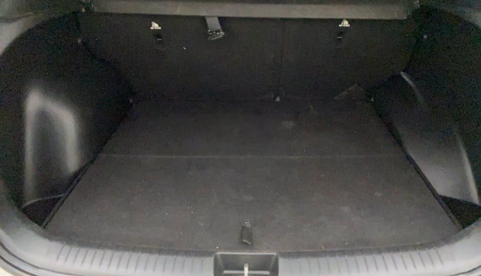 2016 Hyundai Creta SX PLUS AT 1.6 DIESEL, Diesel, Automatic, 91,828 km, Boot Inside