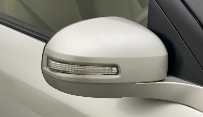 2015 Maruti Swift Dzire VXI, Petrol, Manual, 66,694 km, Right rear-view mirror - Indicator light has minor damage
