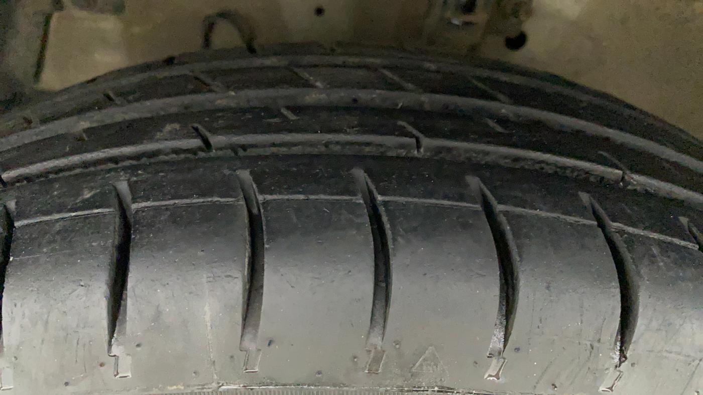 2015 Maruti Swift Dzire VXI, Petrol, Manual, 66,694 km, Left Front Tyre Tread