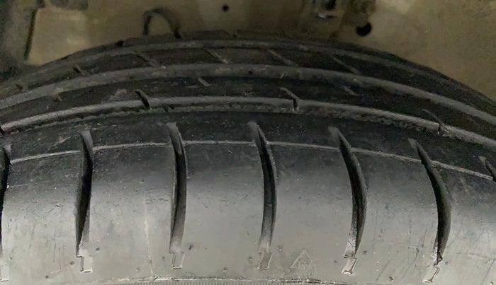 2015 Maruti Swift Dzire VXI, Petrol, Manual, 66,694 km, Left Front Tyre Tread