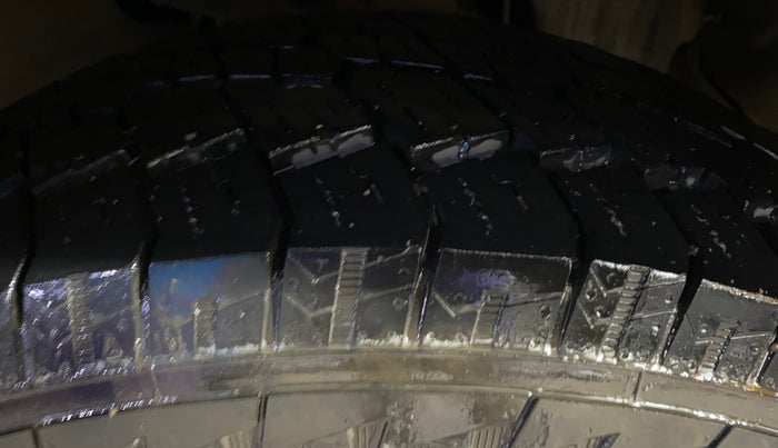 2017 Tata Hexa XMA 4X2 7 STR, Diesel, Automatic, 77,501 km, Left Front Tyre Tread