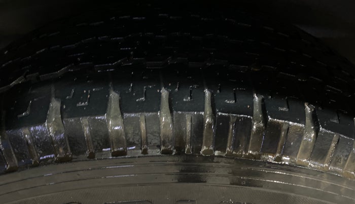 2017 Tata Hexa XMA 4X2 7 STR, Diesel, Automatic, 77,501 km, Left Rear Tyre Tread