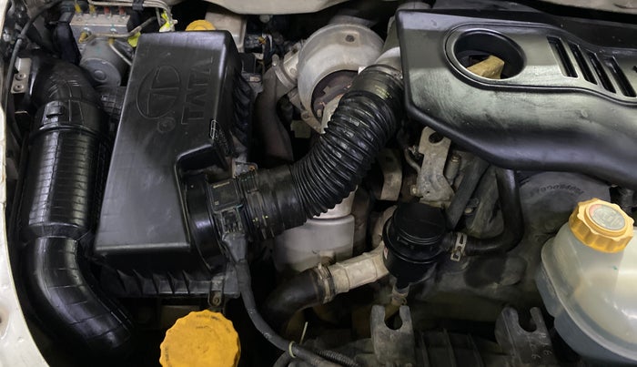 2017 Tata Hexa XMA 4X2 7 STR, Diesel, Automatic, 77,501 km, Engine View - Right