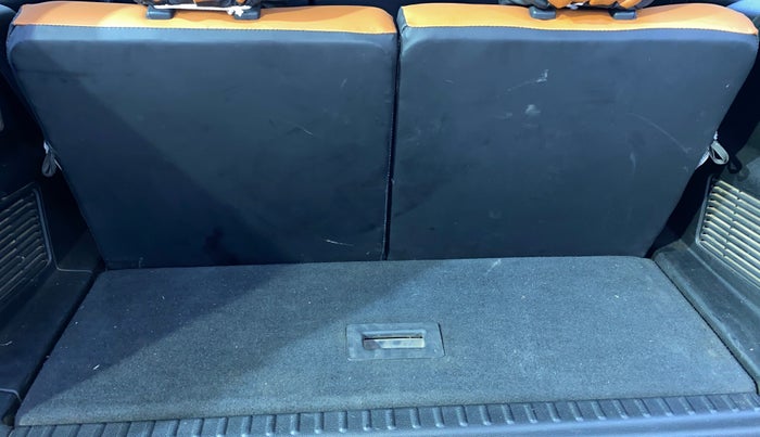 2017 Tata Hexa XMA 4X2 7 STR, Diesel, Automatic, 77,501 km, Boot Inside