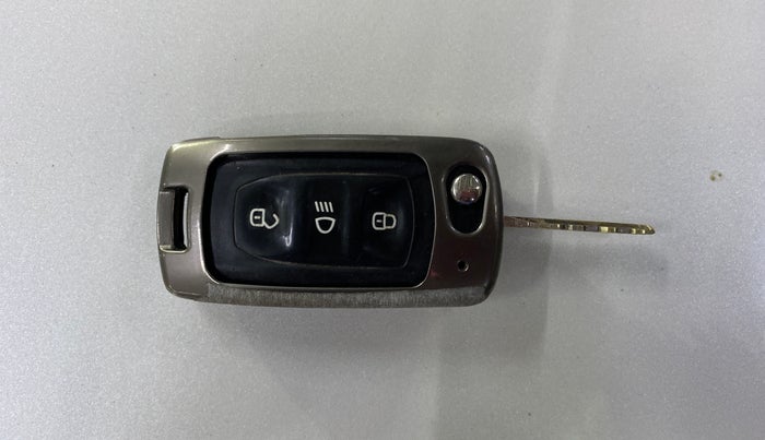 2017 Tata Hexa XMA 4X2 7 STR, Diesel, Automatic, 77,501 km, Key Close Up