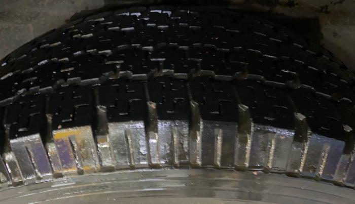 2017 Tata Hexa XMA 4X2 7 STR, Diesel, Automatic, 77,501 km, Right Rear Tyre Tread