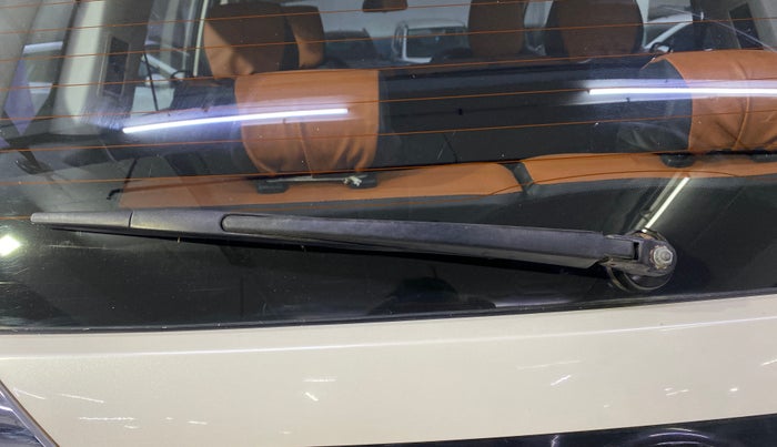 2017 Tata Hexa XMA 4X2 7 STR, Diesel, Automatic, 77,501 km, Rear Wiper