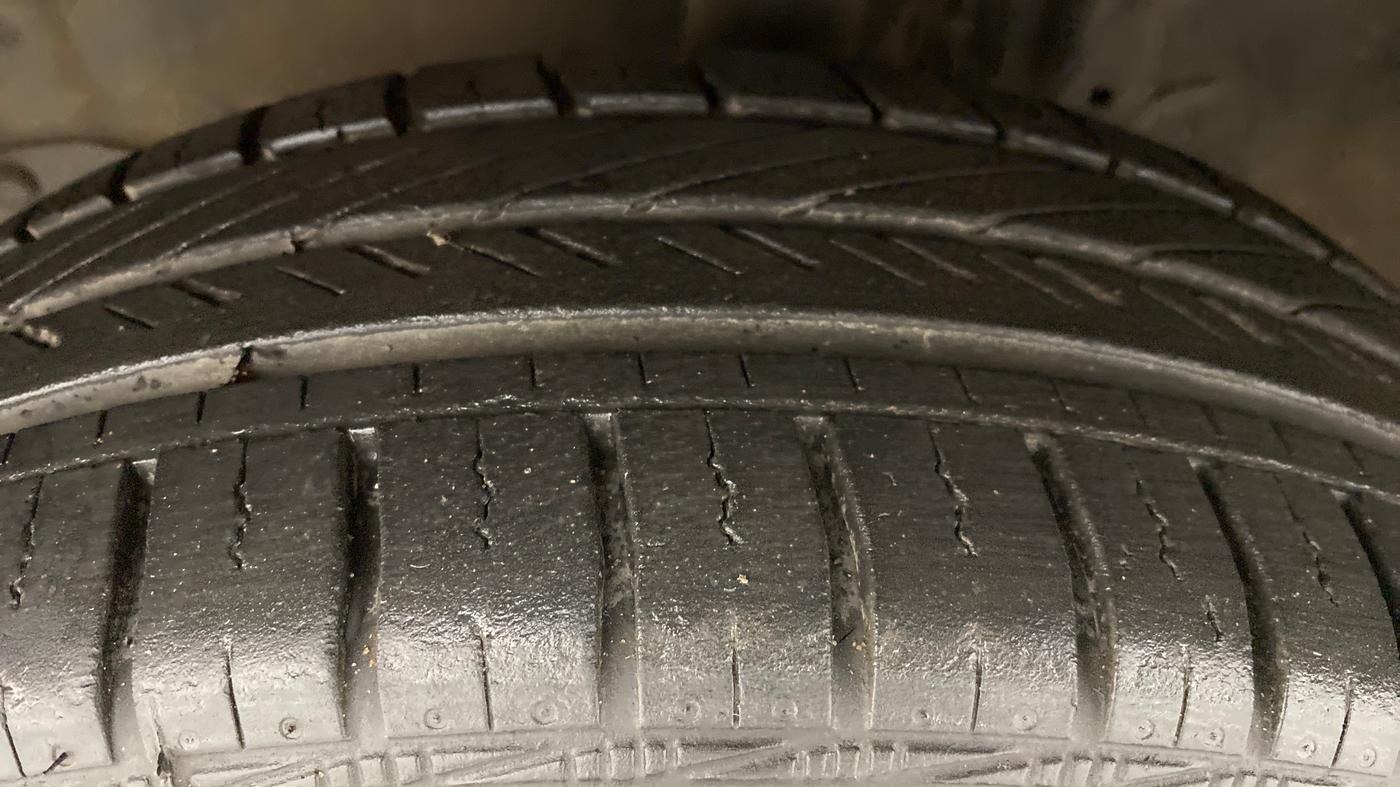 2019 Toyota YARIS J MT, Petrol, Manual, 39,908 km, Left Front Tyre Tread