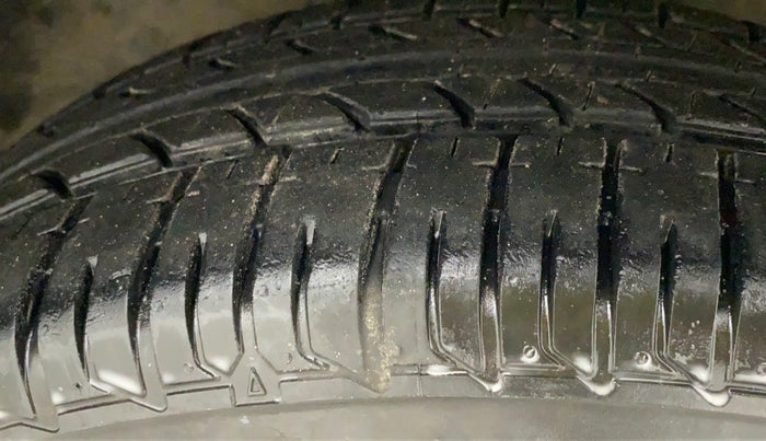 2011 Hyundai i20 MAGNA (O) 1.2, Petrol, Manual, 54,054 km, Right Front Tyre Tread