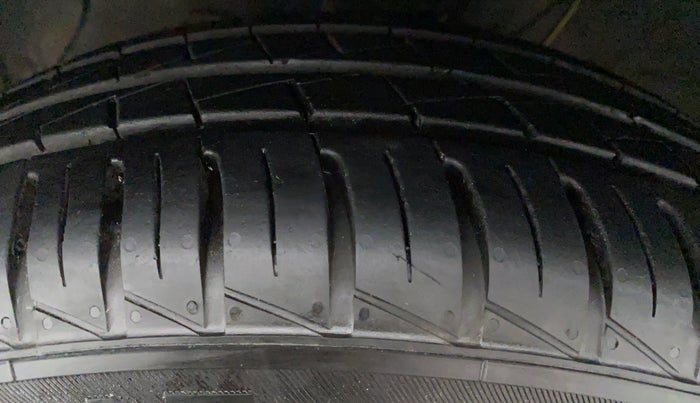 2021 Hyundai AURA S CNG, CNG, Manual, 8,115 km, Right Front Tyre Tread