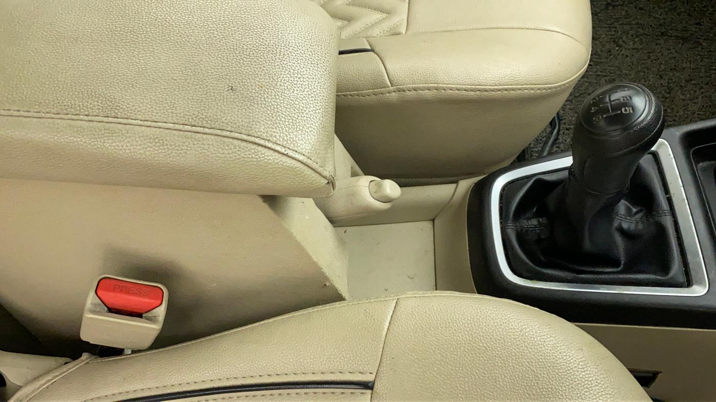 2018 Maruti Dzire LXI, Petrol, Manual, 35,890 km, Gear Lever