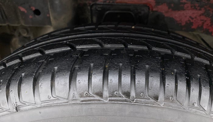 2019 Mahindra KUV 100 NXT K8 P 6 STR, Petrol, Manual, 57,454 km, Right Rear Tyre Tread
