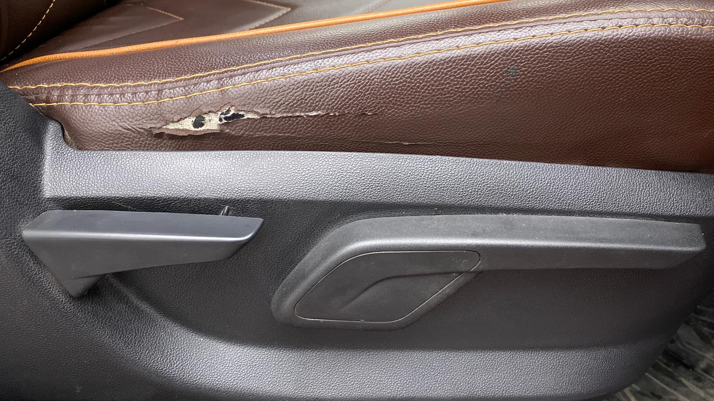 2019 Mahindra KUV 100 NXT K8 P 6 STR, Petrol, Manual, 57,454 km, Driver Side Adjustment Panel
