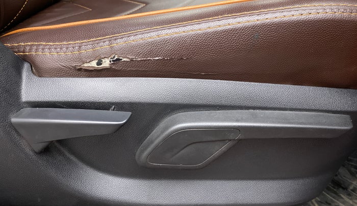 2019 Mahindra KUV 100 NXT K8 P 6 STR, Petrol, Manual, 57,454 km, Driver Side Adjustment Panel