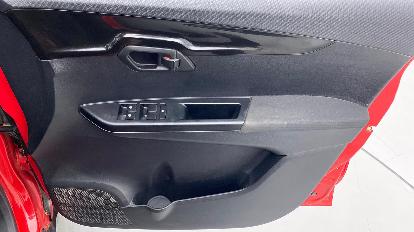 2019 Mahindra KUV 100 NXT K8 P 6 STR, Petrol, Manual, 57,454 km, Driver Side Door Panels Control