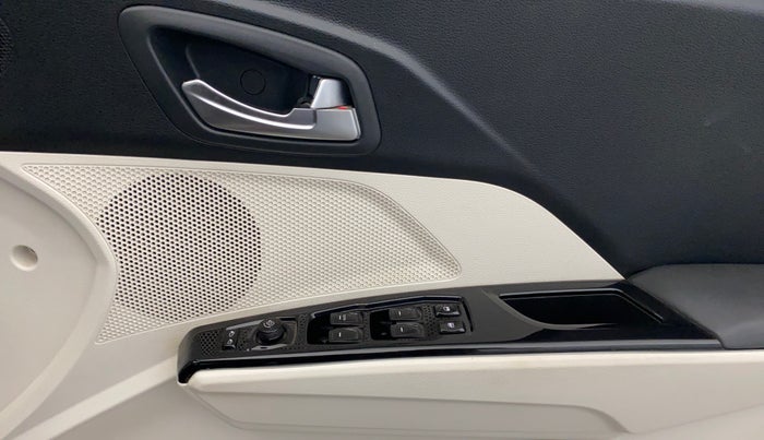 2024 Mahindra XUV 3XO AX5 1.2 L TCMPFi, Petrol, Manual, 28,471 km, Driver Side Door Panels Control