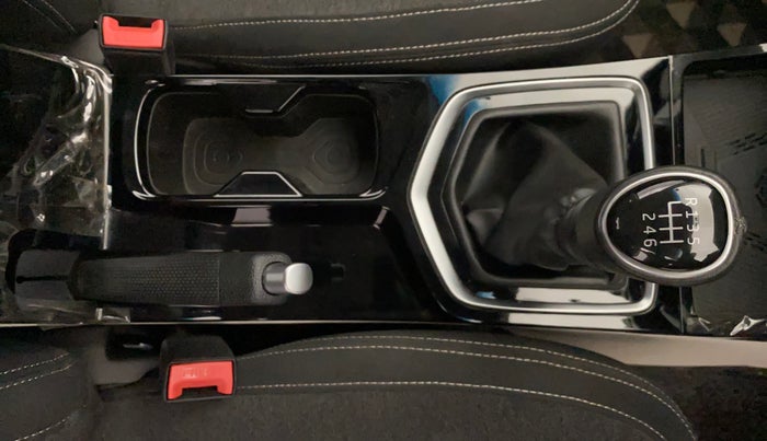 2024 Mahindra XUV 3XO AX5 1.2 L TCMPFi, Petrol, Manual, 28,471 km, Gear Lever