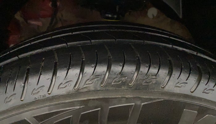 2024 Mahindra XUV 3XO AX5 1.2 L TCMPFi, Petrol, Manual, 28,471 km, Left Front Tyre Tread