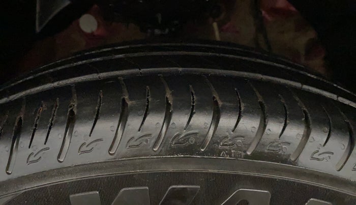 2024 Mahindra XUV 3XO AX5 1.2 L TCMPFi, Petrol, Manual, 28,471 km, Right Front Tyre Tread