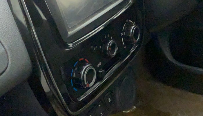 2016 Renault Kwid RXT 0.8, Petrol, Manual, 40,543 km, AC Unit - Directional switch has minor damage